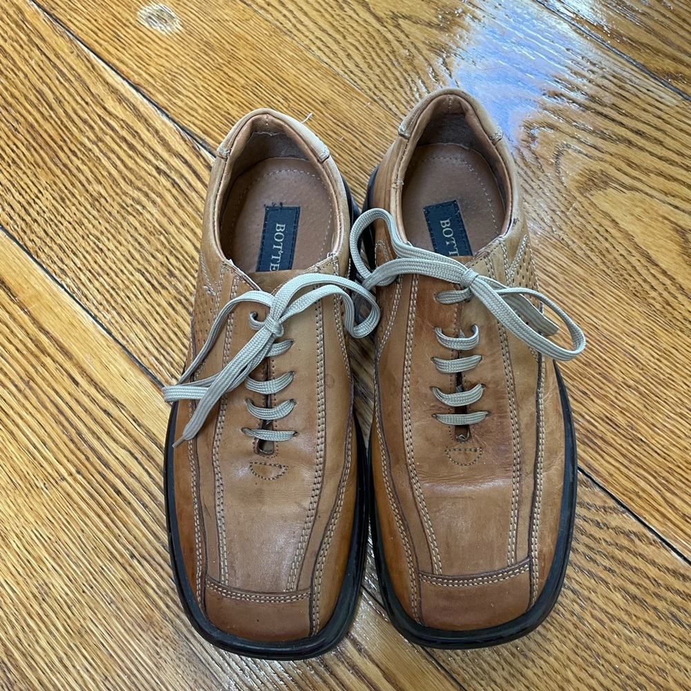 Bottesini Italian leather Men’s lace up shoes.  Good condition.  Tan, Size 7.